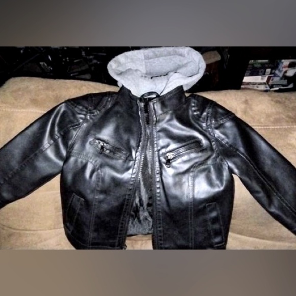 18 M Urban Republic Leather Jacket